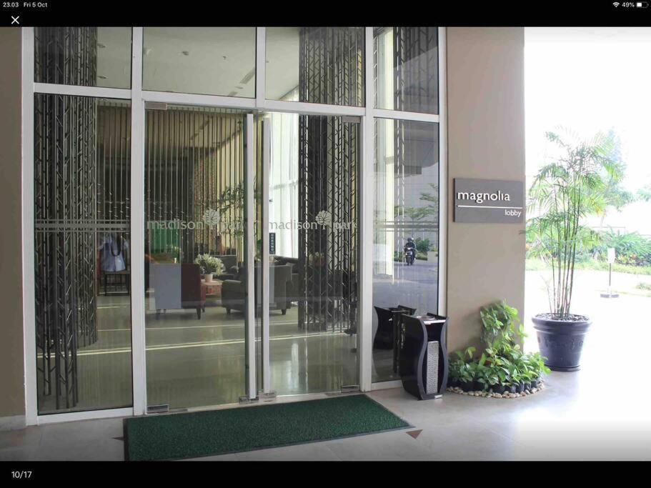 Madison Park 2 Bedroom Near Park Mall Apartment